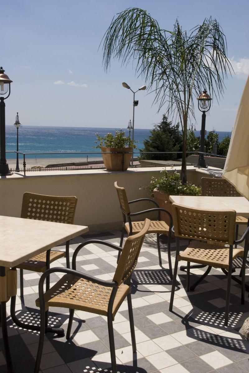 Palazzo Reginella Bovalino Marina Exterior foto