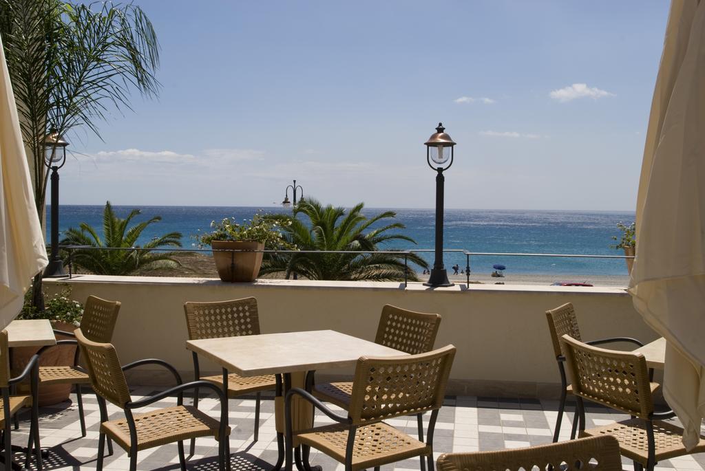 Palazzo Reginella Bovalino Marina Exterior foto